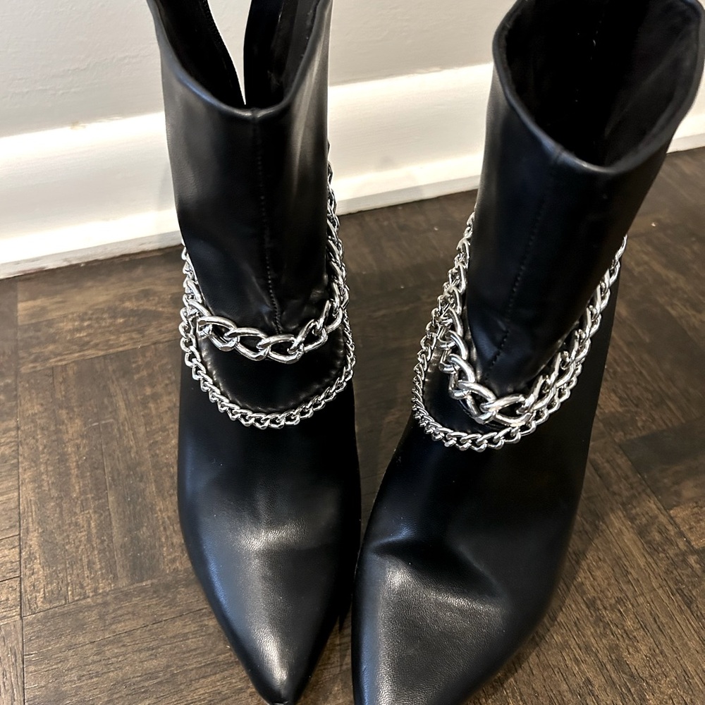BCBG Stiletto Ankle Boits